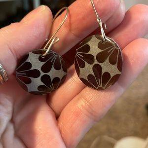 Round mother of pearl floral disc earrings